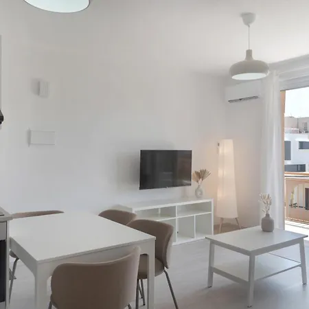 דירה Phaedrus Living Terra Cotta Flat *